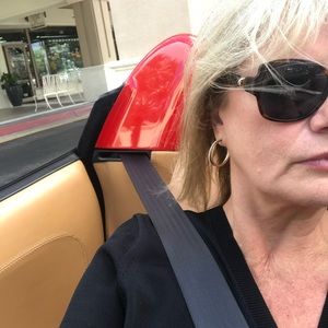 Meet your Posher, Cynthia